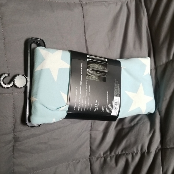 Nwt torrid blue stars bike shorts. Size 1 - Picture 4 of 5